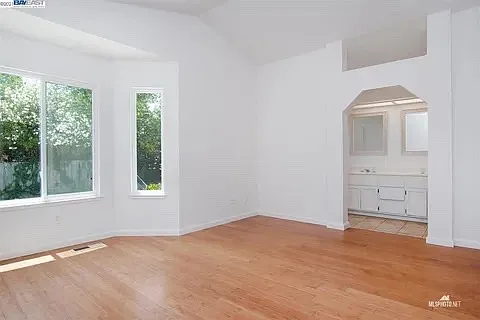 1891 Hemlock Dr — Photo 9