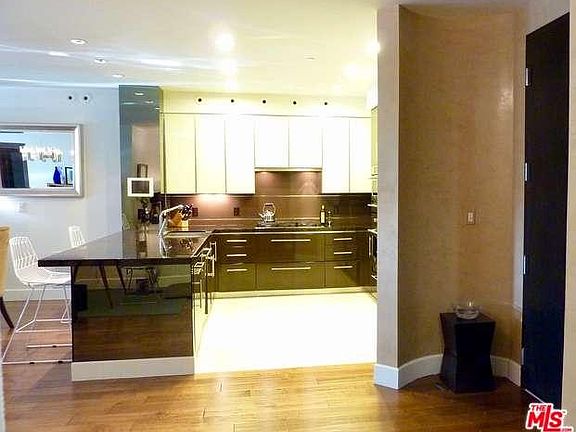 5th image of 1318 Roxbury Dr Unit 114
