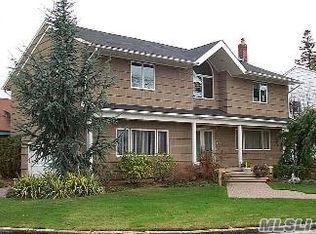 15 Dell Dr, East Rockaway, NY 11518