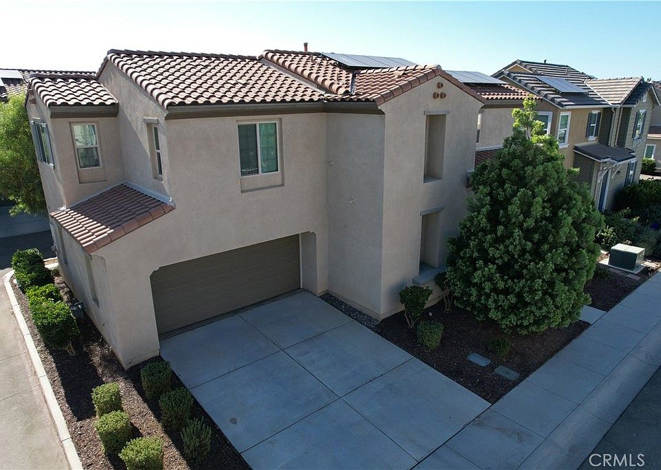 1st image of 920 Bluebell Way
