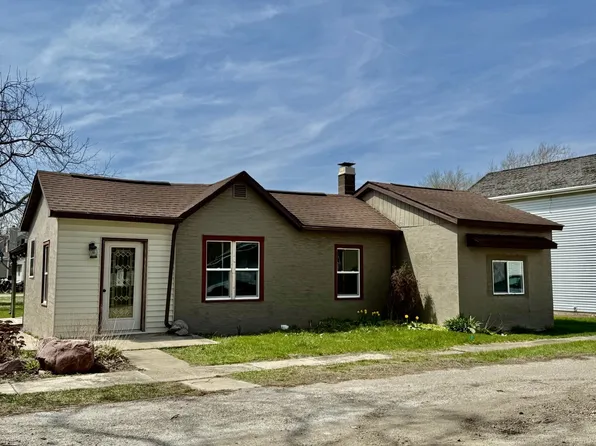130 S Iowa Ave, Ladd, IL 61329