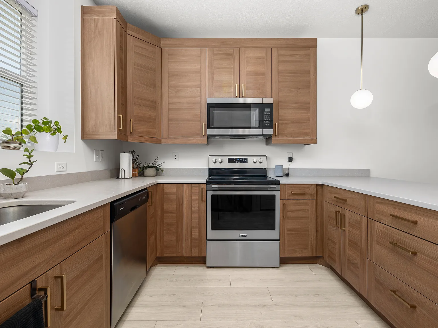 4 bed, 3.5 bath, 2300 sqft, $700 — Photo 4
