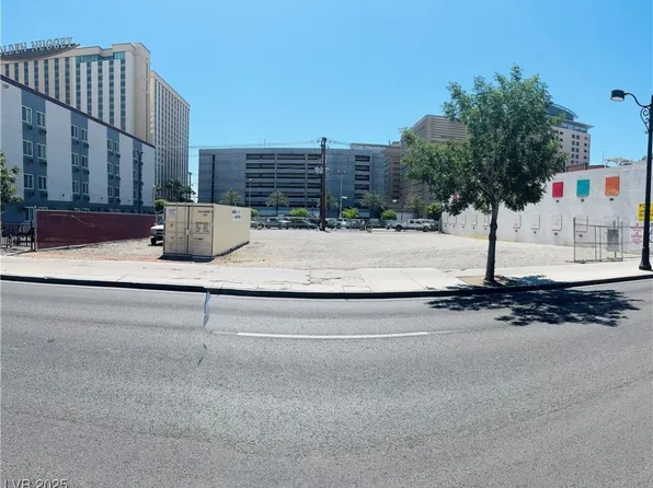 307-319 S Main St, Las Vegas, NV 89101