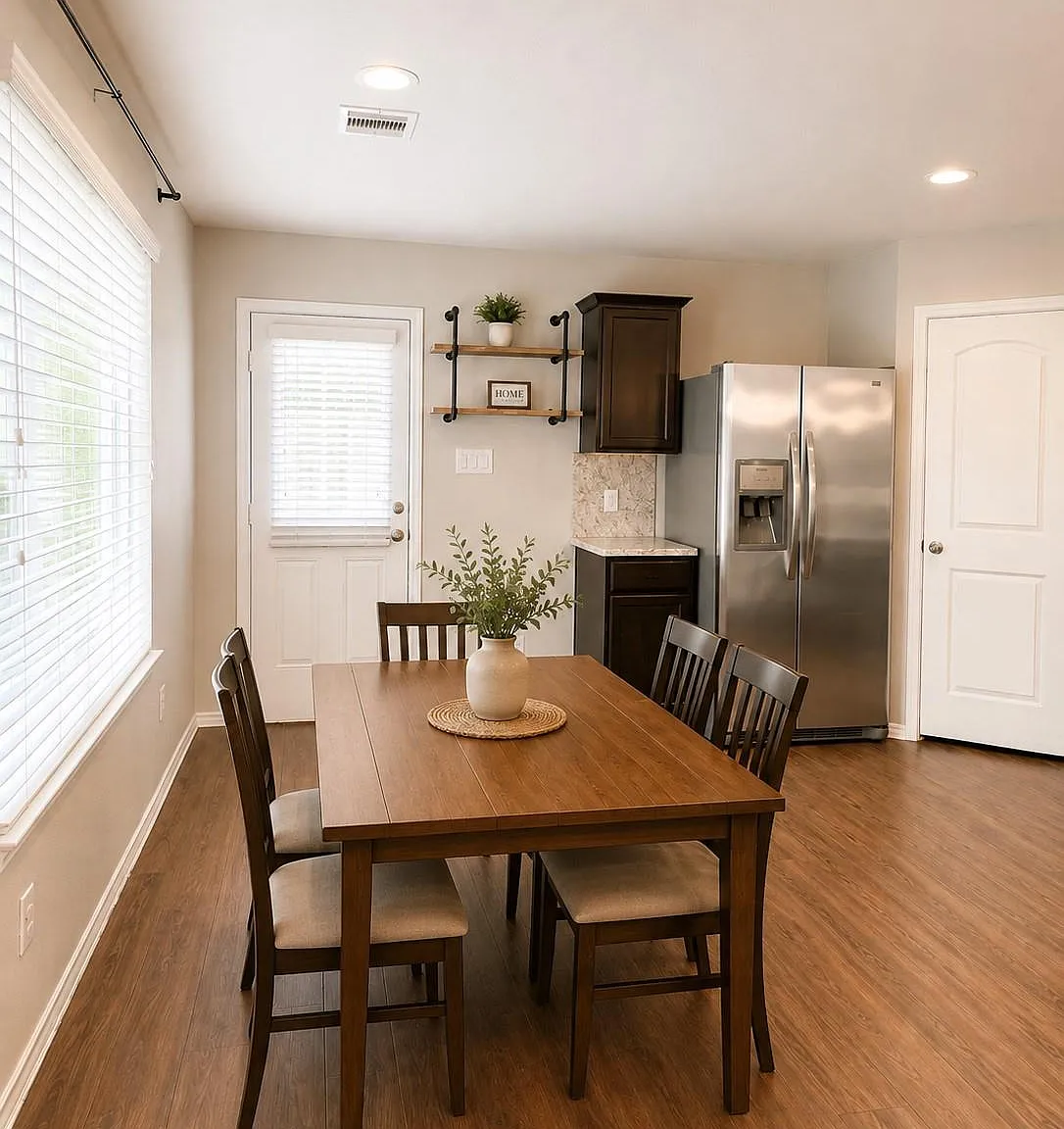 4 bed, 2.5 bath, 2253 sqft, $2,300 — Photo 3