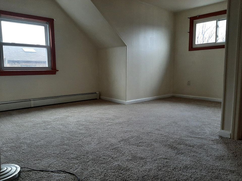 1st image of 511 Grace Ave Floor 2