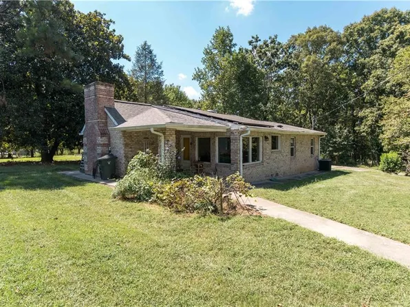 3304 Heitman Dr, Winston Salem, NC 27107