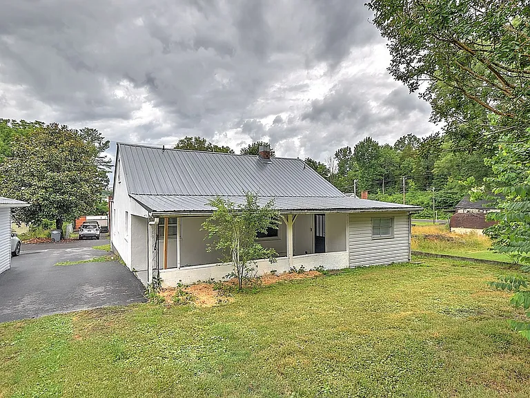 1712 Oaklawn St — Photo 23
