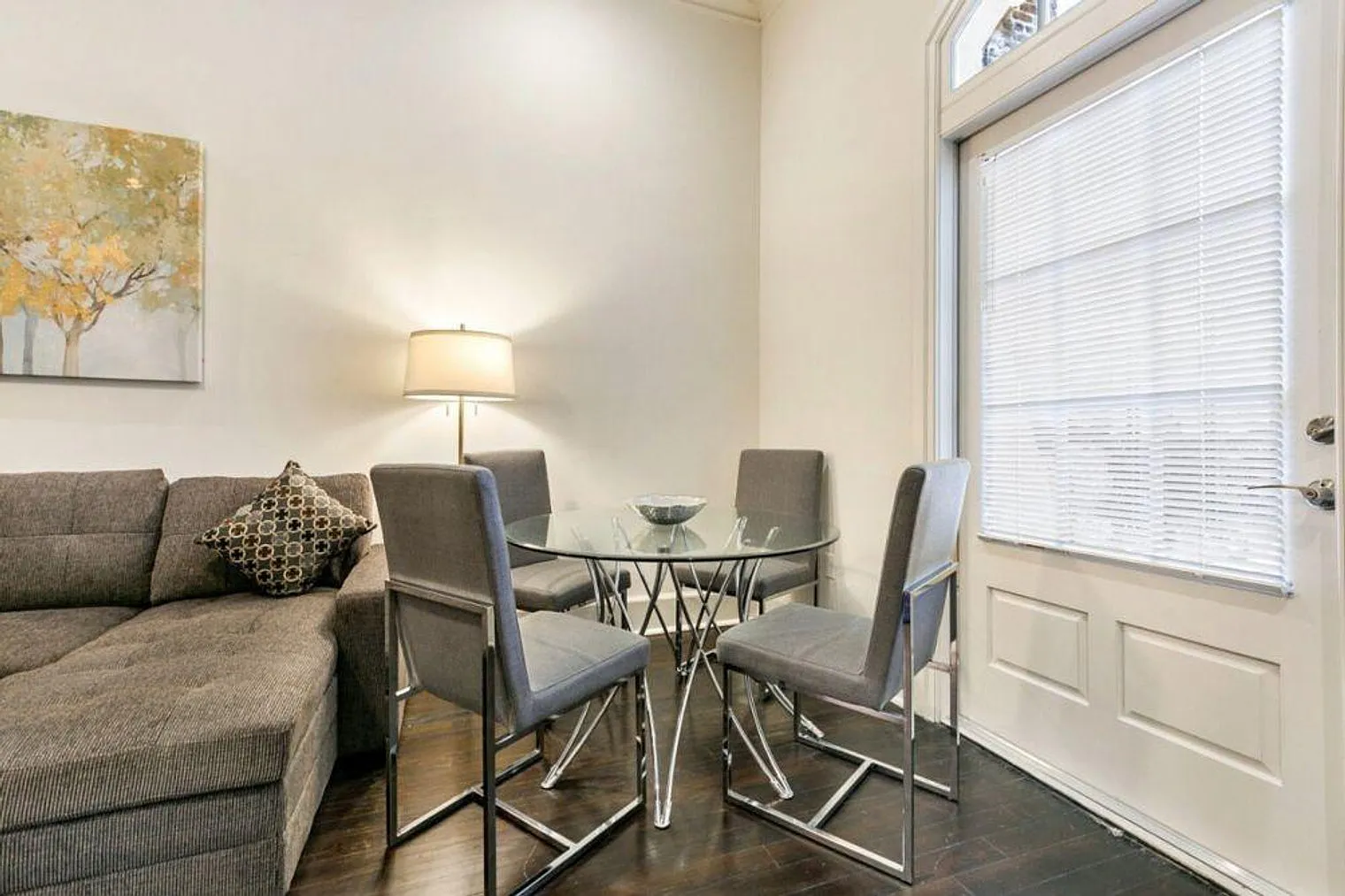 1 bed, 1.0 bath, 699 sqft, $3,810 — Photo 4