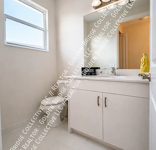 11938 SW Seaway St — Photo 5
