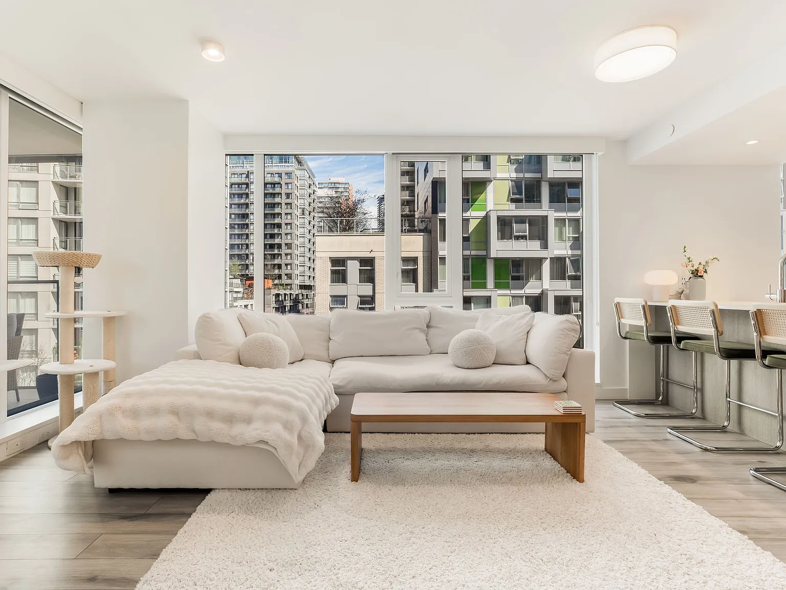 2 bed, 1000 sqft, $4,875 — Photo 2