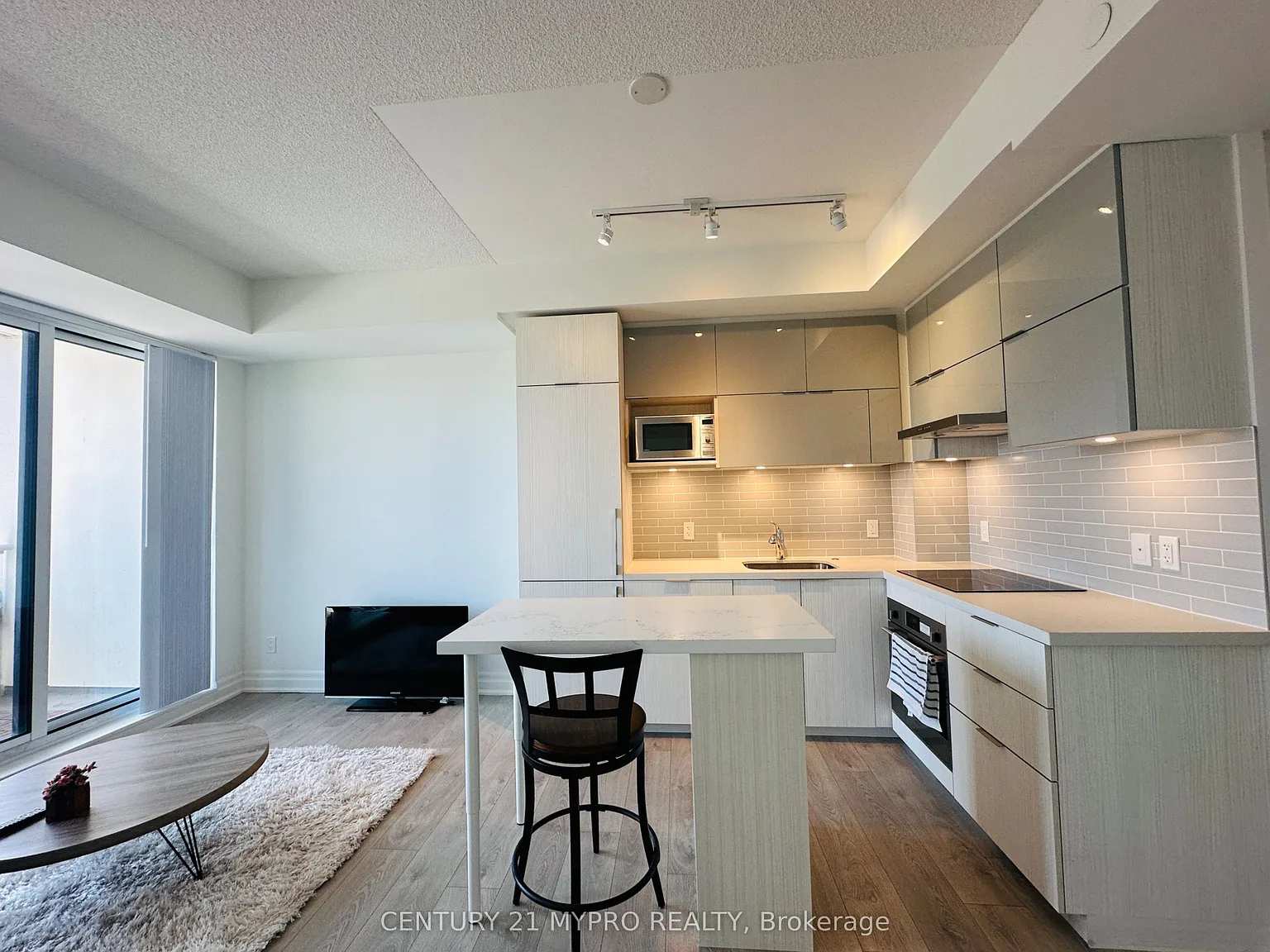 1 bed, $2,390 — Photo 4