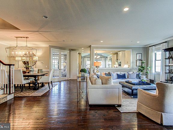 3rd image of 6008 Creekside Dr