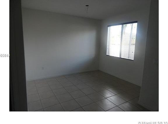 4th image of 1518 SE 27th St