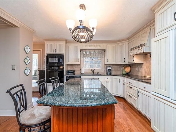 2nd image of 1322 Sommerset Dr