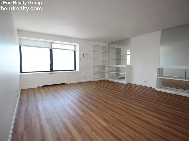 65 E India Row #35C — Photo 1