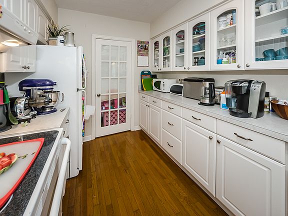 4th image of 814 Narcissus Ave