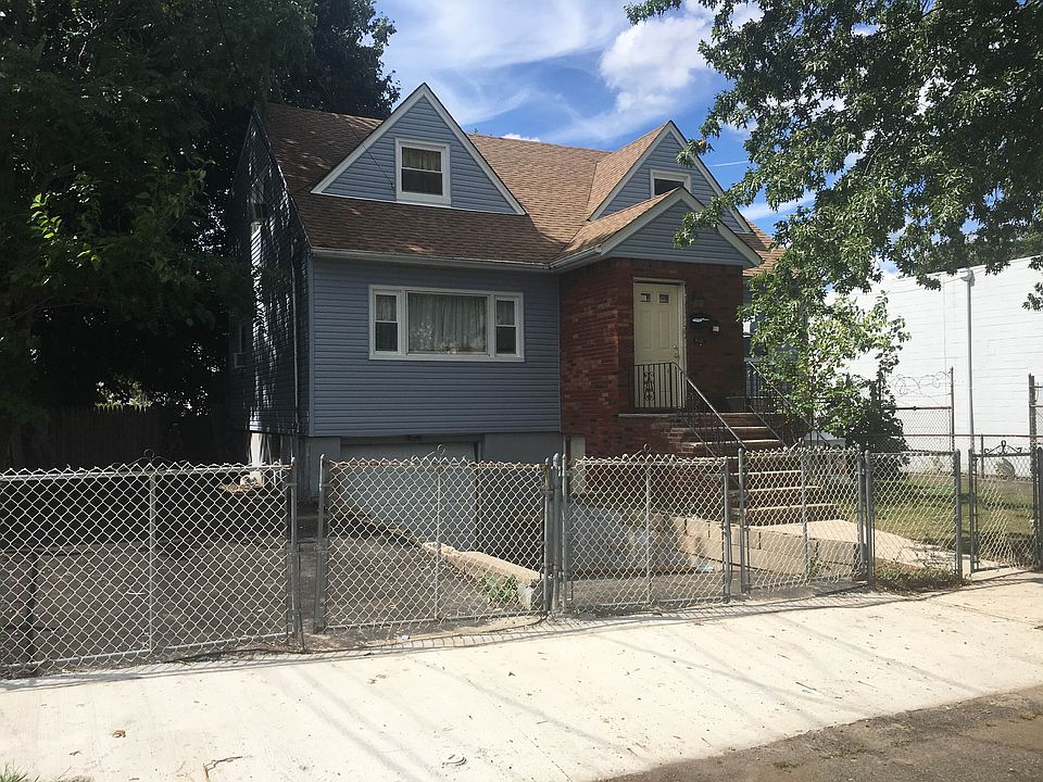 1st image of 642-644 E 31st St