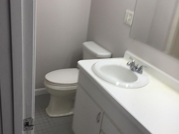 3rd image of 569 Washington St #203