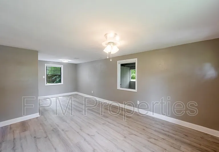 7832 Newton Rd — Photo 11