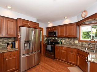 W139S6898 Sherwood Cir, Muskego, WI 53150