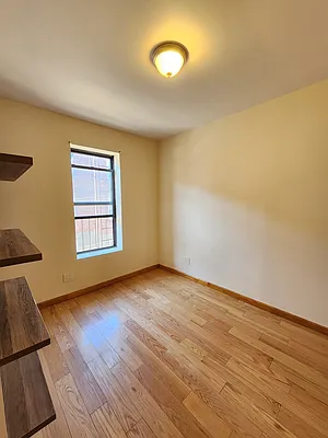 Rented by Astoria Realty | media 5