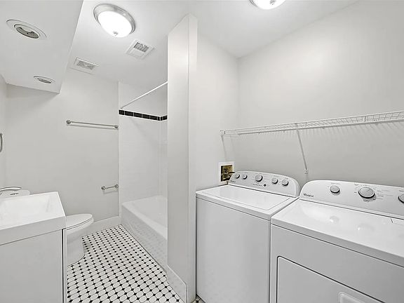 5th image of 2325 W North Ave APT 3R