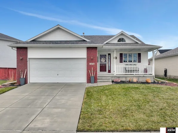 1636 Blackhawk Dr, Lincoln, NE 68521