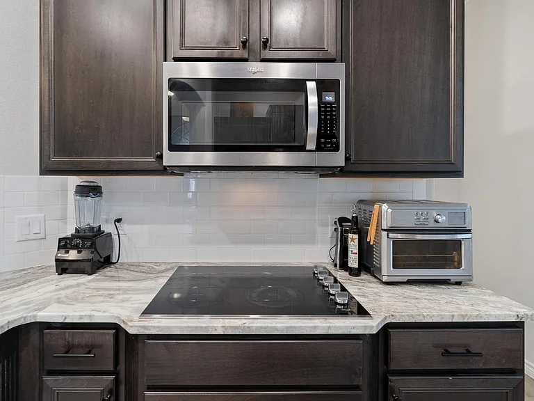 608 Lister Dr — Photo 13