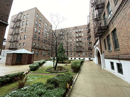 Rented by Contact Realty | media 10