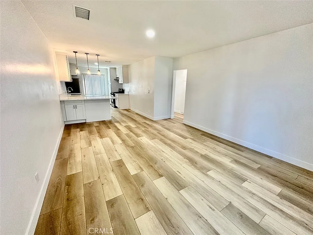 2 bed, 620 sqft, $2,500 — Photo 3