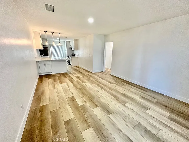 10215 S 10th Ave #6 — Photo 3