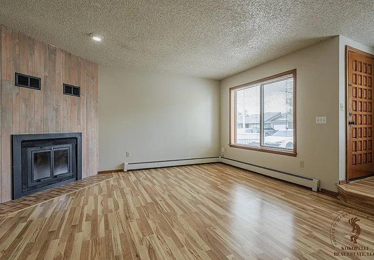 1305 Wellington Ave — Photo 6
