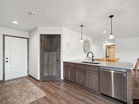5th image of 405 22nd Ave NW
