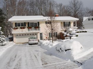139 Pine Village Dr, Granville, OH 43023