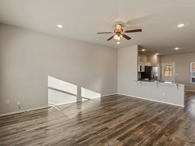 612 Woodcreek Loop — Photo 3