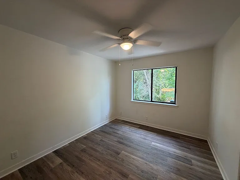 237 Georgia St — Photo 14