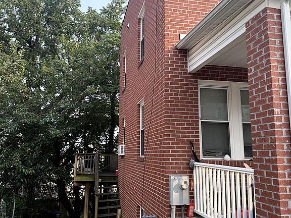 3rd image of 1281 Penn St NE