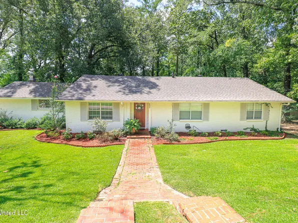 802 E Leake St, Clinton, MS 39056