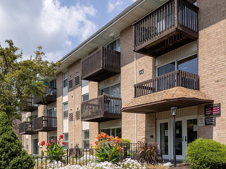 Top Of The Hill Apartments — Photo 9