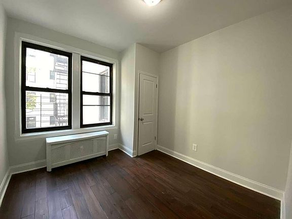 3rd image of 21 Saint Pauls Ct APT 6