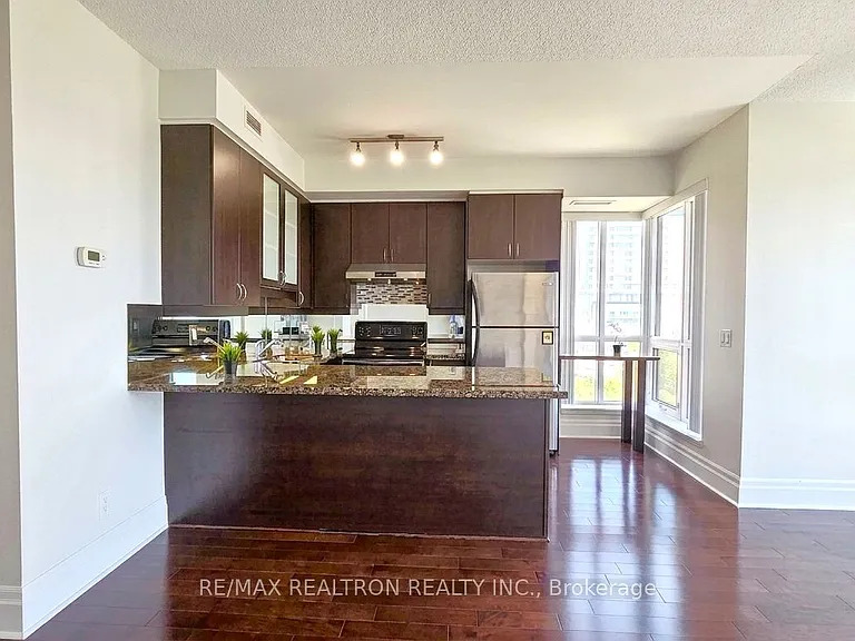 39 Upper Duke Cres #604 — Photo 5