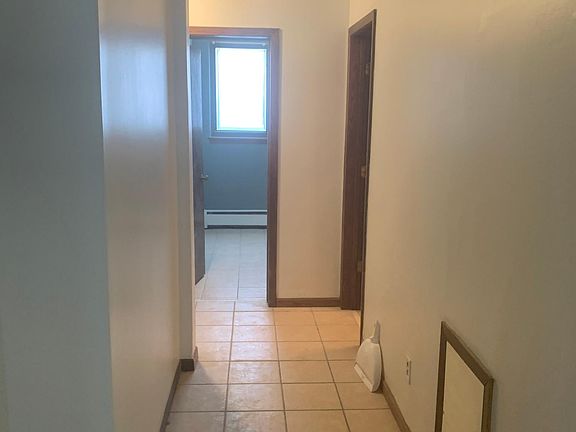 5th image of 912 21st Ave S #200