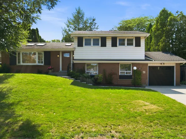 17 Lynndale Dr, Hamilton, ON L9H 3L4