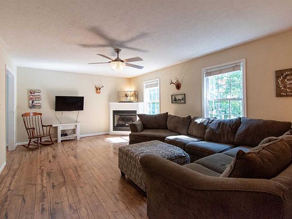 5th image of 465 Courtland Dr
