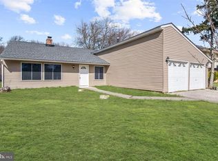 16 Ainsworth Ln, Sicklerville, NJ 08081