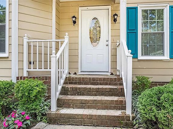 3rd image of 10725 Shadyford Ln