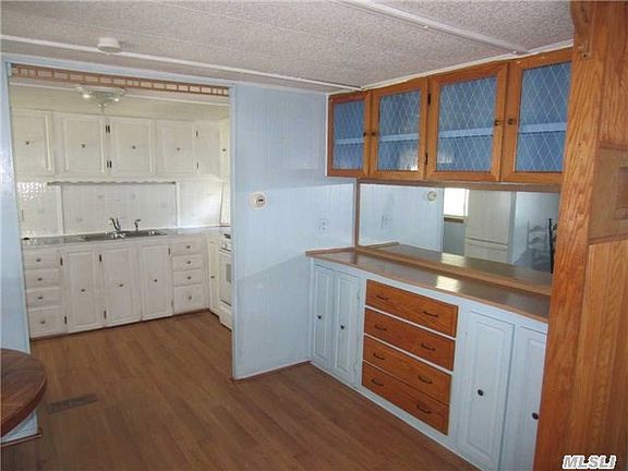 3rd image of 62 Ash St