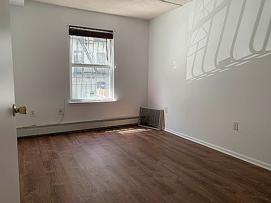 4th image of 130 W 17th St #212