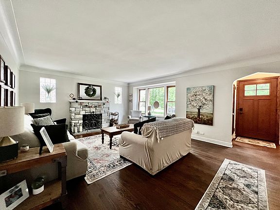 4th image of 3218 W 97th St