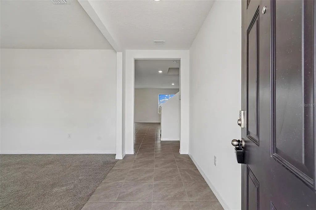5 bed, 3.5 bath, 2605 sqft, $2,850 — Photo 3